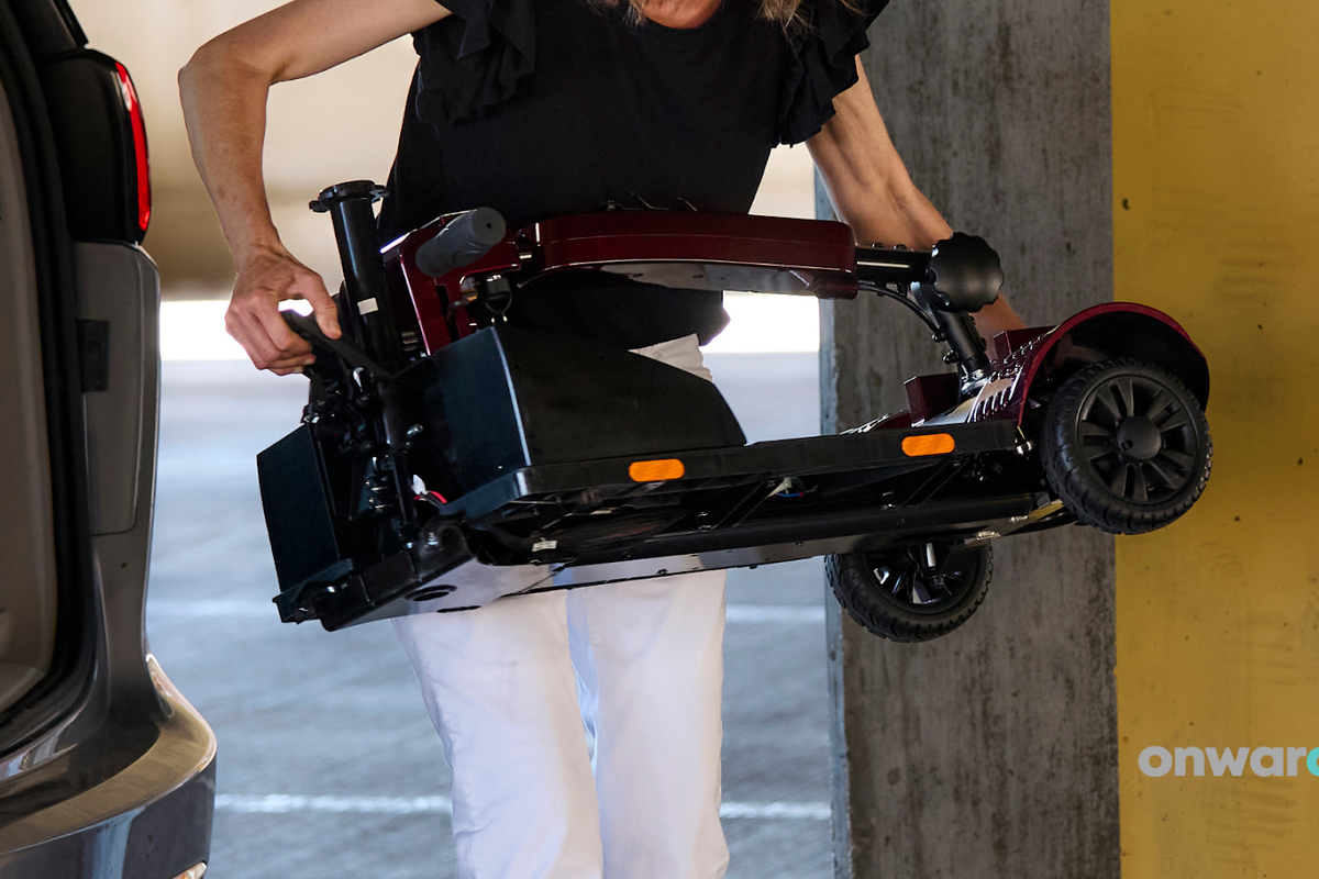 Top 4 Benefits of a Lightweight Foldable Mobility Scooter for Seniors and Travelers